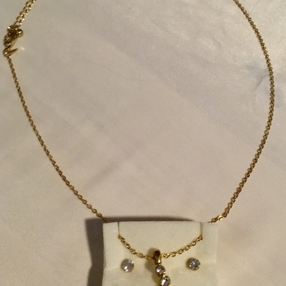 Never worn-Gold Necklace and Studs - Picture 2 of 2